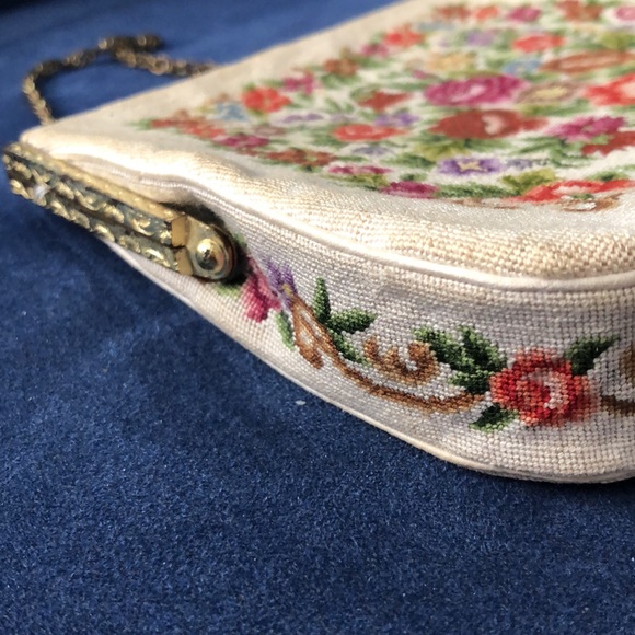 Vintage 50’s Petit Point Floral Needlepoint Purse with Jeweled Clasp & Chain - Picture 14 of 15